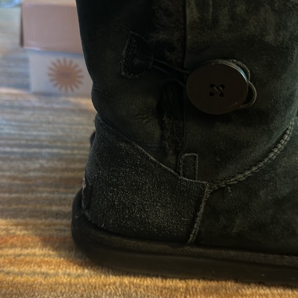 Ugg Women’s Bailey Button - Picture 4 of 6